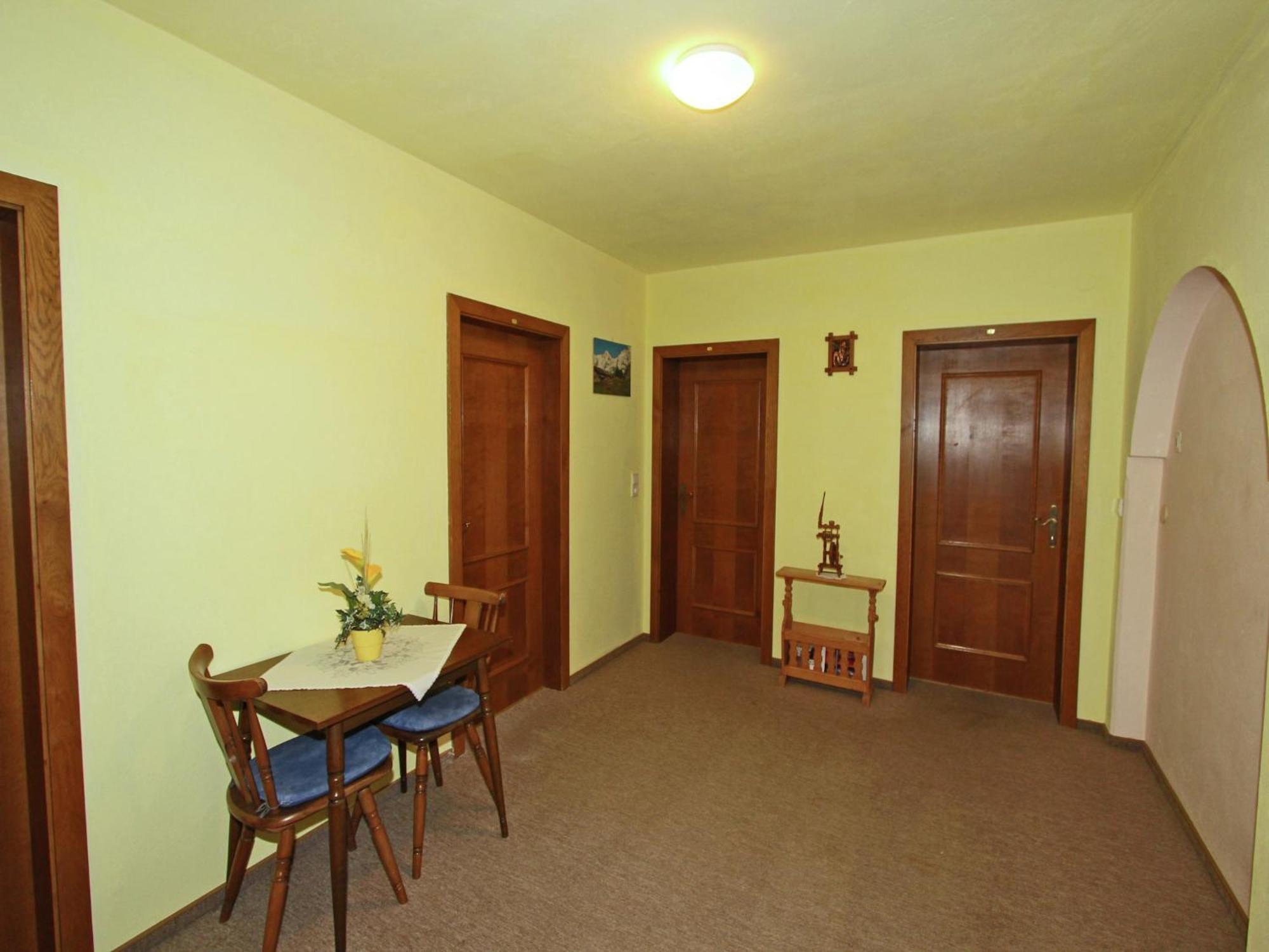 Cozy In Near Lift Apartment